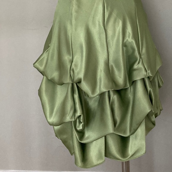 Green semi formal dress w/ bow and draping - Picture 3 of 3